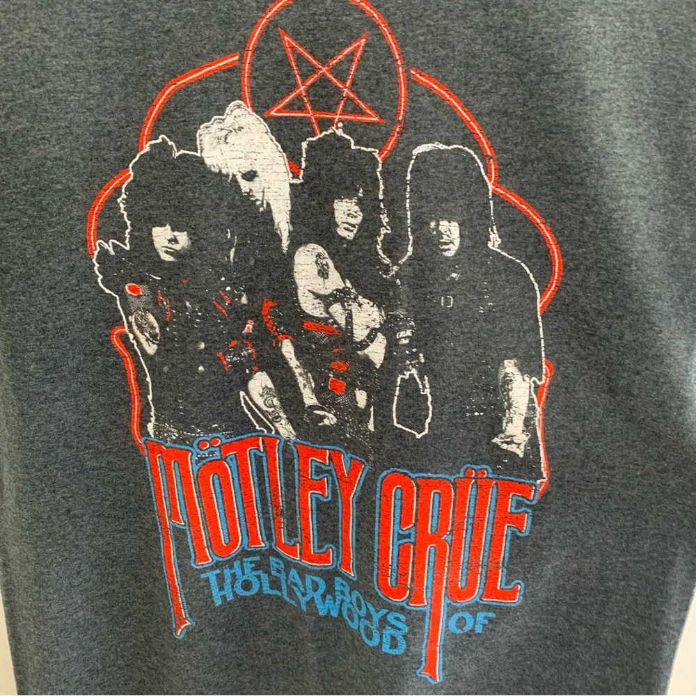 Motley Crew The Bad Boys of Hollywood Graphic T-Shirt - Gray NWT - Picture 2 of 8